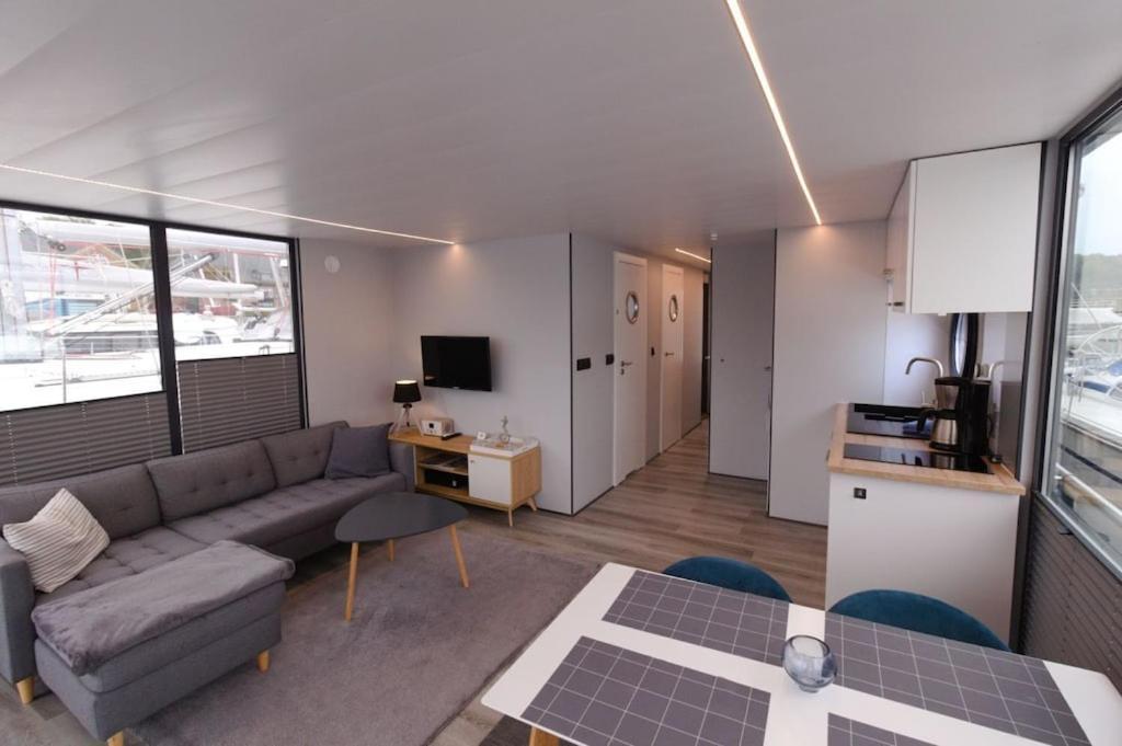 Hausboot Fjord Meeresbrise Mit Dachterrasse In เฟลนส์บวร์ก ภายนอก รูปภาพ