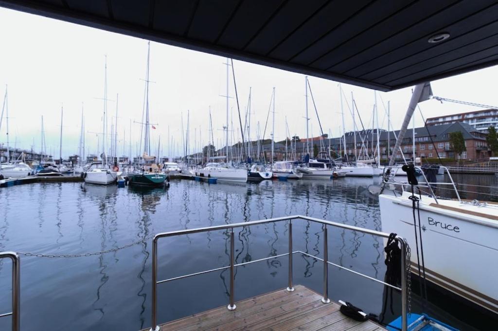 Hausboot Fjord Meeresbrise Mit Dachterrasse In เฟลนส์บวร์ก ภายนอก รูปภาพ