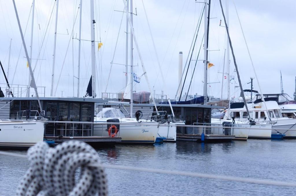 Hausboot Fjord Meeresbrise Mit Dachterrasse In เฟลนส์บวร์ก ภายนอก รูปภาพ