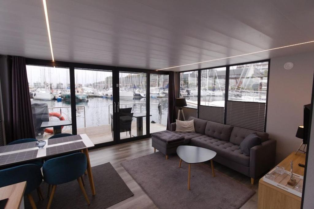Hausboot Fjord Meeresbrise Mit Dachterrasse In เฟลนส์บวร์ก ภายนอก รูปภาพ